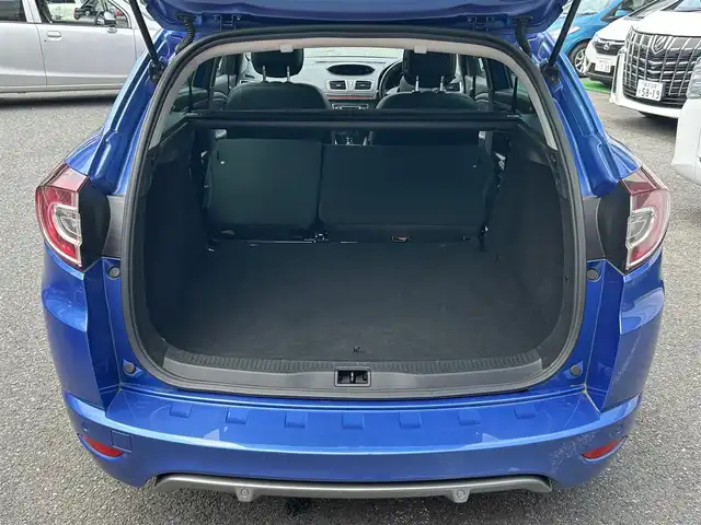 ルノー メガーヌ エステート GT220 神奈川県 2015(平27)年 4.3万km 青 クルーズコントロール/スピードリミッター/エレクトロニックスタビリティコントロール/トラクションコントロール/Bluetooth付/Wエアバッグ/純正アルミ/バックカメラ/純正フロアマット/ETC/ドラレコ/ABS/革ハンドル/ハーフレザーシート/USB/AUX/オールオートパワーウィンドウ/集中ドアロック/アイドリングストップ/オートライト/スペアタイヤ×１