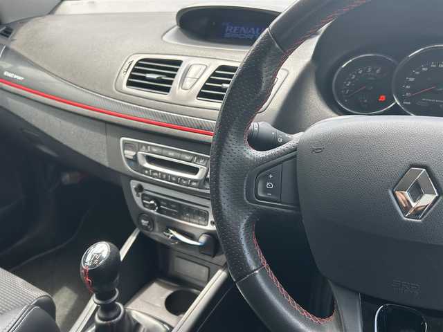 ルノー メガーヌ エステート GT220 神奈川県 2015(平27)年 4.3万km 青 クルーズコントロール/スピードリミッター/エレクトロニックスタビリティコントロール/トラクションコントロール/Bluetooth付/Wエアバッグ/純正アルミ/バックカメラ/純正フロアマット/ETC/ドラレコ/ABS/革ハンドル/ハーフレザーシート/USB/AUX/オールオートパワーウィンドウ/集中ドアロック/アイドリングストップ/オートライト/スペアタイヤ×１