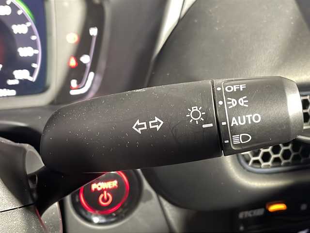 ホンダ ＺＲ－Ｖ ハイブリッド e:HEV Z 福岡県 2024(令6)年 0.9万km プラチナホワイトパール ・BOSEスピーカー/・ブラインドスポット/・全方位カメラ/・メモリーパワーシート/・パドルシフト/・純正ナビ/・踏み間違え衝突軽減ブレーキ/・オートライト