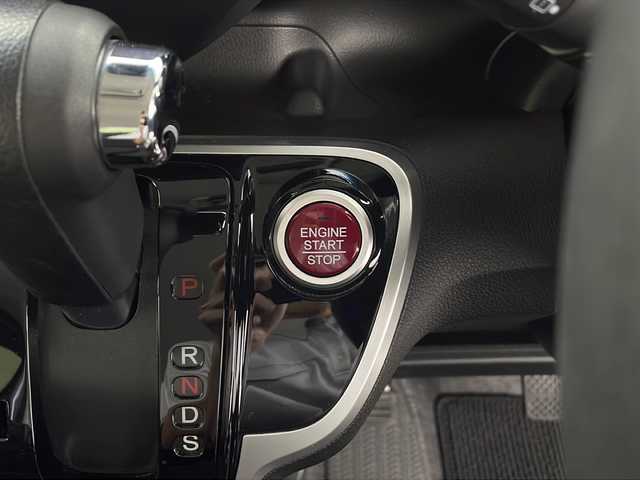ホンダ Ｎ ＢＯＸ G ターボ Lパッケージ 鹿児島県 2016(平28)年 4.3万km カトラリーシルバーM 純正ナビ/（フルセグTV/CD/DVD/ Bluetooth）/バックカメラ/衝突軽減ブレーキ/両側パワースライドドア/クルーズコントロール/パドルシフト/ビルトインＥＴＣ/オートライト/チップアップシート/ベンチシート/スマートキー/プッシュスタート