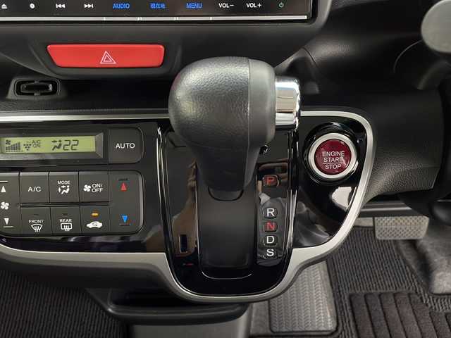 ホンダ Ｎ ＢＯＸ G ターボ Lパッケージ 鹿児島県 2016(平28)年 4.3万km カトラリーシルバーM 純正ナビ/（フルセグTV/CD/DVD/ Bluetooth）/バックカメラ/衝突軽減ブレーキ/両側パワースライドドア/クルーズコントロール/パドルシフト/ビルトインＥＴＣ/オートライト/チップアップシート/ベンチシート/スマートキー/プッシュスタート