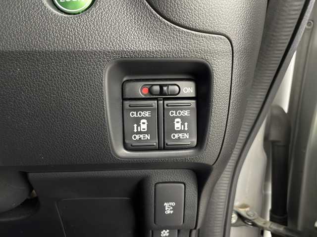 ホンダ Ｎ ＢＯＸ G ターボ Lパッケージ 鹿児島県 2016(平28)年 4.3万km カトラリーシルバーM 純正ナビ/（フルセグTV/CD/DVD/ Bluetooth）/バックカメラ/衝突軽減ブレーキ/両側パワースライドドア/クルーズコントロール/パドルシフト/ビルトインＥＴＣ/オートライト/チップアップシート/ベンチシート/スマートキー/プッシュスタート