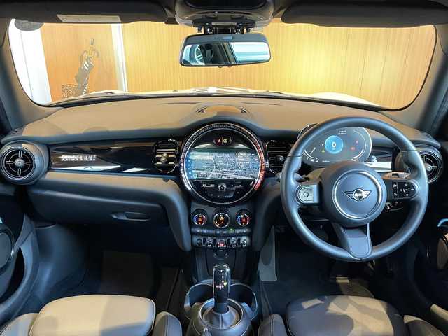 ＭＩＮＩ ＢＭＷ ミニ クーパー D ブリックレーンED 宮城県 2022(令4)年 1.3万km シルバー 純正ナビ/Bluetooth機能/クルーズコントロール/レーンキープアシスト/ブラインドスポット/インテリジェントセーフティー/ハーフレザーシート/シートヒーター/アンビエントライト/オートマチックハイビーム/ステアリングスイッチ/アイドリングストップ/純正17インチAW/純正フロアマット/ETC/USB