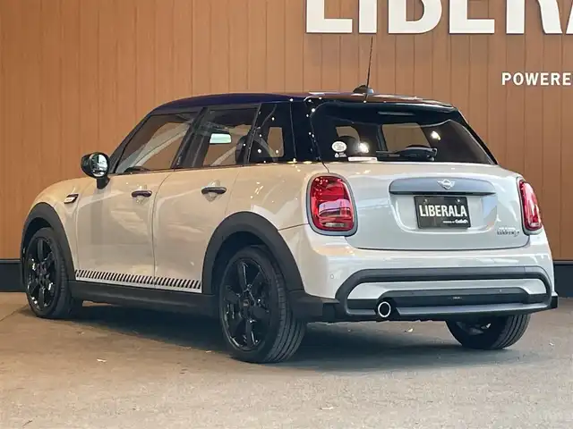 ＭＩＮＩ ＢＭＷ ミニ クーパー D ブリックレーンED 宮城県 2022(令4)年 1.3万km シルバー 純正ナビ/Bluetooth機能/クルーズコントロール/レーンキープアシスト/ブラインドスポット/インテリジェントセーフティー/ハーフレザーシート/シートヒーター/アンビエントライト/オートマチックハイビーム/ステアリングスイッチ/アイドリングストップ/純正17インチAW/純正フロアマット/ETC/USB