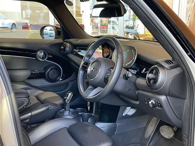 ＭＩＮＩ ＢＭＷ ミニ クーパー D ブリックレーンED 宮城県 2022(令4)年 1.3万km シルバー 純正ナビ/Bluetooth機能/クルーズコントロール/レーンキープアシスト/ブラインドスポット/インテリジェントセーフティー/ハーフレザーシート/シートヒーター/アンビエントライト/オートマチックハイビーム/ステアリングスイッチ/アイドリングストップ/純正17インチAW/純正フロアマット/ETC/USB