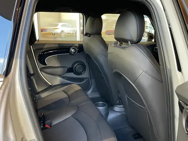 ＭＩＮＩ ＢＭＷ ミニ クーパー D ブリックレーンED 宮城県 2022(令4)年 1.3万km シルバー 純正ナビ/Bluetooth機能/クルーズコントロール/レーンキープアシスト/ブラインドスポット/インテリジェントセーフティー/ハーフレザーシート/シートヒーター/アンビエントライト/オートマチックハイビーム/ステアリングスイッチ/アイドリングストップ/純正17インチAW/純正フロアマット/ETC/USB