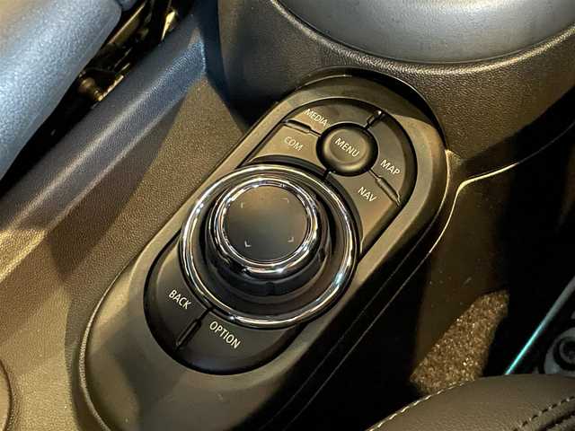 ＭＩＮＩ ＢＭＷ ミニ クーパー D ブリックレーンED 宮城県 2022(令4)年 1.3万km シルバー 純正ナビ/Bluetooth機能/クルーズコントロール/レーンキープアシスト/ブラインドスポット/インテリジェントセーフティー/ハーフレザーシート/シートヒーター/アンビエントライト/オートマチックハイビーム/ステアリングスイッチ/アイドリングストップ/純正17インチAW/純正フロアマット/ETC/USB