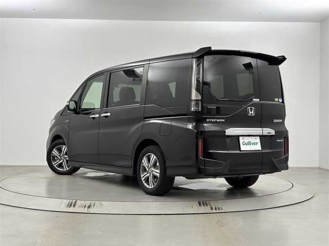 ホンダ ステップワゴン スパーダ ハイブリッド G ホンダセンシング 埼玉県 2018(平30)年 6.1万km プレミアムスパークルブラックパール 純正ナビ　/(フルセグ/Bluetooth/AM/FM)　/ホンダセンシング/衝突軽減ブレーキ/アダプティブクルーズコントロール/先行車発進お知らせ機能/路外逸脱抑制機能/標識認識機能　/両側パワースライドドア　/レーダークルーズコントロール　/ビルトインＥＴＣ　/バックカメラ　/純正アルミホイール１６インチ　/純正フロアマット　/シートバックテーブル