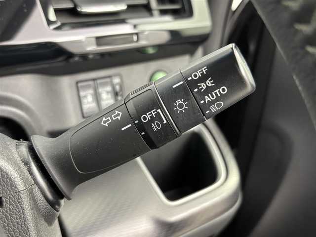 ホンダ ステップワゴン スパーダ ハイブリッド G ホンダセンシング 埼玉県 2018(平30)年 6.1万km プレミアムスパークルブラックパール 純正ナビ　/(フルセグ/Bluetooth/AM/FM)　/ホンダセンシング/衝突軽減ブレーキ/アダプティブクルーズコントロール/先行車発進お知らせ機能/路外逸脱抑制機能/標識認識機能　/両側パワースライドドア　/レーダークルーズコントロール　/ビルトインＥＴＣ　/バックカメラ　/純正アルミホイール１６インチ　/純正フロアマット　/シートバックテーブル
