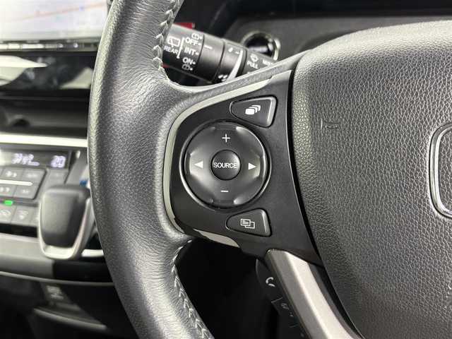 ホンダ ステップワゴン スパーダ ハイブリッド G ホンダセンシング 埼玉県 2018(平30)年 6.1万km プレミアムスパークルブラックパール 純正ナビ　/(フルセグ/Bluetooth/AM/FM)　/ホンダセンシング/衝突軽減ブレーキ/アダプティブクルーズコントロール/先行車発進お知らせ機能/路外逸脱抑制機能/標識認識機能　/両側パワースライドドア　/レーダークルーズコントロール　/ビルトインＥＴＣ　/バックカメラ　/純正アルミホイール１６インチ　/純正フロアマット　/シートバックテーブル