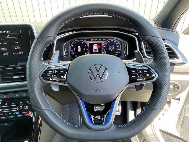 フォルクスワーゲン ＶＷ Ｔ－ロック 青森県 2023(令5)年 2.6万km 白 パノラマサンルーフ/黒レザーシート/4WD/リアトラフィックアラート/自動駐車/自動ブレーキ/ヒルスタートアシスト/前後ドラレコ/シートヒーター/パワーシート/ステアリングヒーター/シートメモリー/パワーバックドア/ＡＣＣ/前後コーナーセンサー/レーンキープ/ブラインドスポット/LEDヘッドライト/純正ナビ/（ＵＳＢ/Bluetooth/ＡｐｐｌｅＣａｒＰｌａｙ/Cタイプコネクタ）/後席Cタイプコネクタ/バックカメラ/ETC2.0/エアークリアー/アイドリングストップ/横滑り防止/ABS/純正19インチAW/スペアキー×１/保証書・取説・記録簿