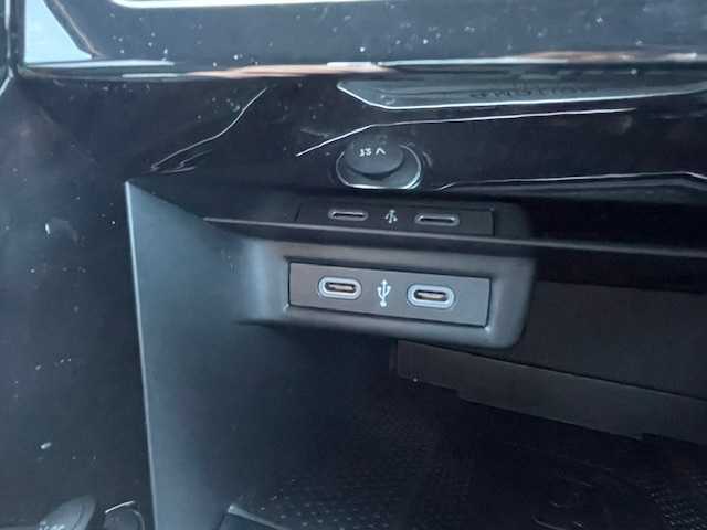 フォルクスワーゲン ＶＷ Ｔ－ロック 青森県 2023(令5)年 2.6万km 白 パノラマサンルーフ/黒レザーシート/4WD/リアトラフィックアラート/自動駐車/自動ブレーキ/ヒルスタートアシスト/前後ドラレコ/シートヒーター/パワーシート/ステアリングヒーター/シートメモリー/パワーバックドア/ＡＣＣ/前後コーナーセンサー/レーンキープ/ブラインドスポット/LEDヘッドライト/純正ナビ/（ＵＳＢ/Bluetooth/ＡｐｐｌｅＣａｒＰｌａｙ/Cタイプコネクタ）/後席Cタイプコネクタ/バックカメラ/ETC2.0/エアークリアー/アイドリングストップ/横滑り防止/ABS/純正19インチAW/スペアキー×１/保証書・取説・記録簿