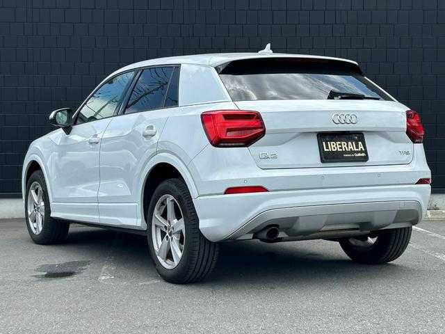 アウディ Ｑ２ 30TFSIスポーツ 埼玉県 2018(平30)年 4.5万km グレイシアホワイトメタリック コンフォートＰ/純正メモリーナビ/(Bluetooth/USB/フルセグ)/バックカメラ　/シートヒーター/バーチャルコックピット/純正１７インチアルミホイール/ＰＤＣ/LEDヘッドライト/ETC