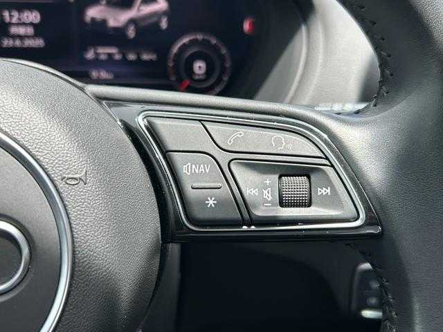 アウディ Ｑ２ 30TFSIスポーツ 埼玉県 2018(平30)年 4.5万km グレイシアホワイトメタリック コンフォートＰ/純正メモリーナビ/(Bluetooth/USB/フルセグ)/バックカメラ　/シートヒーター/バーチャルコックピット/純正１７インチアルミホイール/ＰＤＣ/LEDヘッドライト/ETC