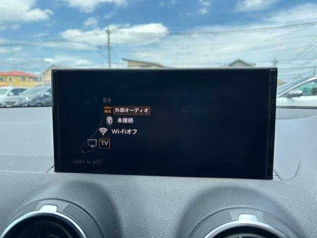 アウディ Ｑ２ 30TFSIスポーツ 埼玉県 2018(平30)年 4.5万km グレイシアホワイトメタリック コンフォートＰ/純正メモリーナビ/(Bluetooth/USB/フルセグ)/バックカメラ　/シートヒーター/バーチャルコックピット/純正１７インチアルミホイール/ＰＤＣ/LEDヘッドライト/ETC