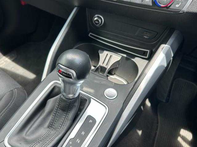 アウディ Ｑ２ 30TFSIスポーツ 埼玉県 2018(平30)年 4.5万km グレイシアホワイトメタリック コンフォートＰ/純正メモリーナビ/(Bluetooth/USB/フルセグ)/バックカメラ　/シートヒーター/バーチャルコックピット/純正１７インチアルミホイール/ＰＤＣ/LEDヘッドライト/ETC