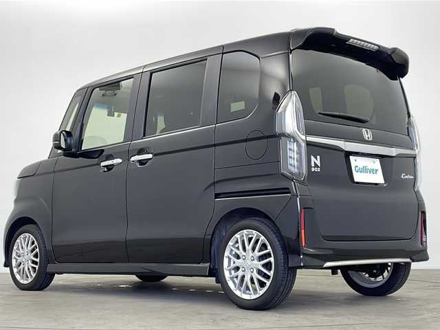 ホンダ Ｎ ＢＯＸ カスタム L ターボ 鹿児島県 2023(令5)年 0.8万km クリスタルブラックパール 純正ナビ/（CD/DVD/BT/フルセグTV）/両側パワースライドドア/ホンダセンシング/パドルシフト/レーダークルーズコントロール/電動パーキングブレーキ/オートホールド機能/ハーフレザーシート/シートヒーター/アイドリングストップ/オートライト/オートマチックハイビーム/リアサンシェード/スマートキー/プッシュスタート
