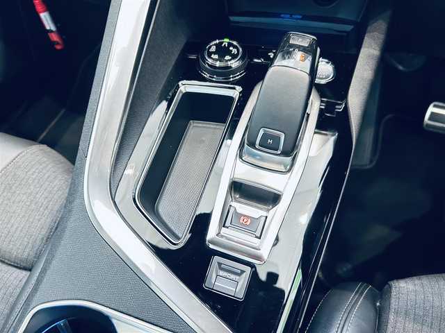 プジョー ５００８ GTライン ブルーHDi 大阪府 2021(令3)年 4.6万km BLANC NACRE ワンオーナー/サンルーフ/ハーフレザー/Dメモリ付きパワーシート/シートヒーター/純正ディスプレイオーディオ/applecarplay/バック・サイドカメラ/ACC/ブラインドスポット/純正18インチAW/LEDヘッドライト/電動リアゲート/ワイヤレス充電