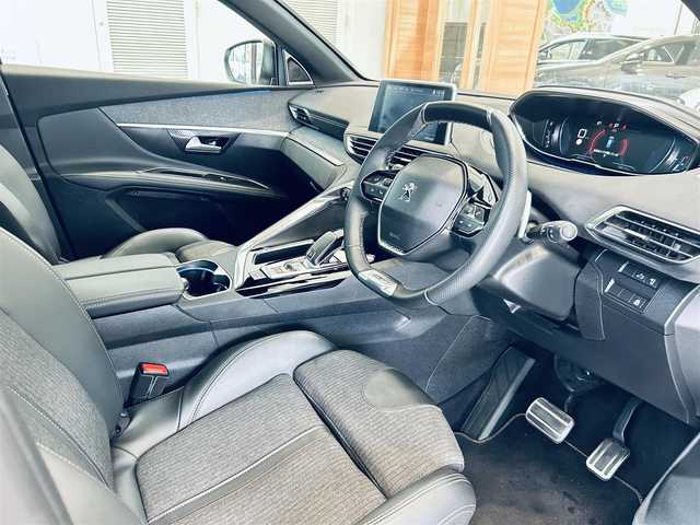 プジョー ５００８ GTライン ブルーHDi 大阪府 2021(令3)年 4.6万km BLANC NACRE ワンオーナー/サンルーフ/ハーフレザー/Dメモリ付きパワーシート/シートヒーター/純正ディスプレイオーディオ/applecarplay/バック・サイドカメラ/ACC/ブラインドスポット/純正18インチAW/LEDヘッドライト/電動リアゲート/ワイヤレス充電