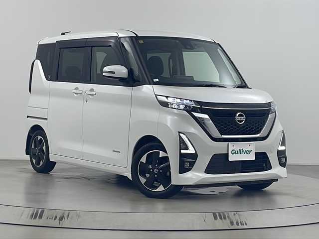 日産 ルークス ハイウェイスター X 埼玉県 2020(令2)年 4.6万km ホワイトパール 純正９インチＳＤナビ　/フルセグＴＶ　/アラウンドビューモニター　/エマージェンシーブレーキ　/パワースライドドア　/純正前後ドライブレコーダー　/ＥＴＣ　/前後コーナーセンサー　/スマートキー　/純正フロアマット