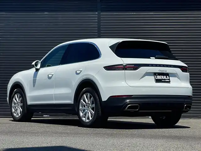 ポルシェ カイエン 山梨県 2018(平30)年 4.7万km ピュアホワイト パノラマサンルーフ /茶革 /ACC/全周囲C/純正メモリナビ　/カープレイ　/レザー　/パワーシート　/シートＨ　/ＬＫＡ　/ＢＳＡ　/Ｐバックドア　/エントリードライブ　/ＬＥＤ　/Ａハイビーム　/保証書