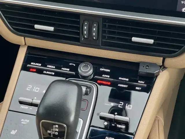 ポルシェ カイエン 山梨県 2018(平30)年 4.7万km ピュアホワイト パノラマサンルーフ /茶革 /ACC/全周囲C/純正メモリナビ　/カープレイ　/レザー　/パワーシート　/シートＨ　/ＬＫＡ　/ＢＳＡ　/Ｐバックドア　/エントリードライブ　/ＬＥＤ　/Ａハイビーム　/保証書