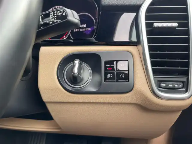 ポルシェ カイエン 山梨県 2018(平30)年 4.7万km ピュアホワイト パノラマサンルーフ /茶革 /ACC/全周囲C/純正メモリナビ　/カープレイ　/レザー　/パワーシート　/シートＨ　/ＬＫＡ　/ＢＳＡ　/Ｐバックドア　/エントリードライブ　/ＬＥＤ　/Ａハイビーム　/保証書