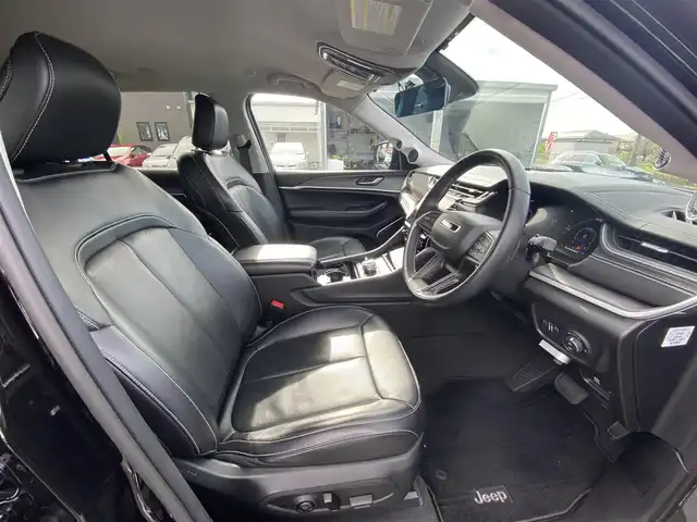 クライスラー・ジープ ジープ グランドチェロキーＬ リミテッド 福岡県 2022(令4)年 2.3万km 黒 ・アダプティブクルーズコントロール/・純正メモリーナビ/・USB/AUX/・全方位カメラ/・黒革シート/全席シートヒーター/・前後ドライブレコーダー/・地デジ/・ETC/・純正18AW/・LEDヘッドライト/・保証書