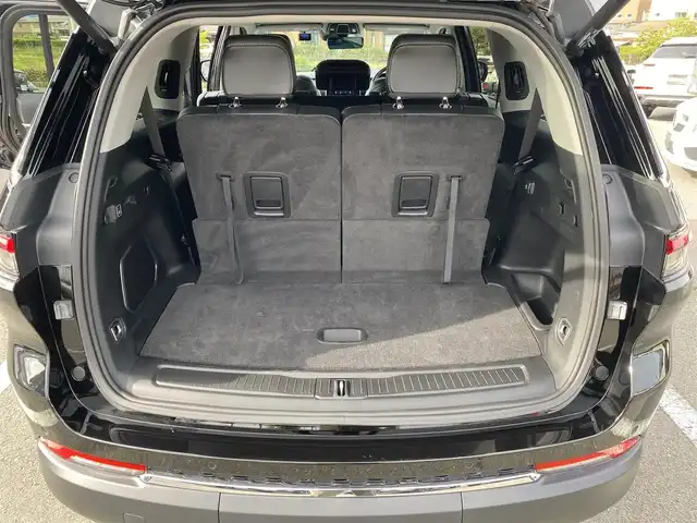 クライスラー・ジープ ジープ グランドチェロキーＬ リミテッド 福岡県 2022(令4)年 2.3万km 黒 ・アダプティブクルーズコントロール/・純正メモリーナビ/・USB/AUX/・全方位カメラ/・黒革シート/全席シートヒーター/・前後ドライブレコーダー/・地デジ/・ETC/・純正18AW/・LEDヘッドライト/・保証書