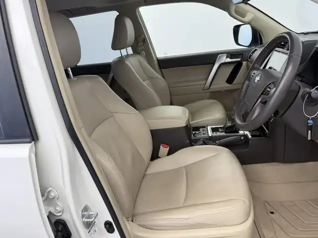 トヨタ ランドクルーザー プラド TX Lパッケージ 愛知県 2020(令2)年 3.9万km ホワイトパールクリスタルシャイン サンルーフ/ルーフレール/7人乗り/ベージュレザー/アルパインナビ　/(ＣＤ／ＤＶＤ／ＢＴ／フルセグ)/ＨＤＭＩ/USB/デジタルインナーミラー/バックカメラ/ＥＴＣ　/クルーズコントロール/トヨタセーフティセンス/クリアランスソナー/ワイパーデアイザー　/パワーシート　/シートヒーター　/エアーシート　/アルミホイール　/スマートキー