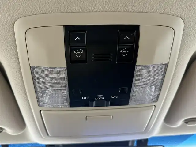 トヨタ ランドクルーザー プラド TX Lパッケージ 愛知県 2020(令2)年 3.9万km ホワイトパールクリスタルシャイン サンルーフ/ルーフレール/7人乗り/ベージュレザー/アルパインナビ　/(ＣＤ／ＤＶＤ／ＢＴ／フルセグ)/ＨＤＭＩ/USB/デジタルインナーミラー/バックカメラ/ＥＴＣ　/クルーズコントロール/トヨタセーフティセンス/クリアランスソナー/ワイパーデアイザー　/パワーシート　/シートヒーター　/エアーシート　/アルミホイール　/スマートキー