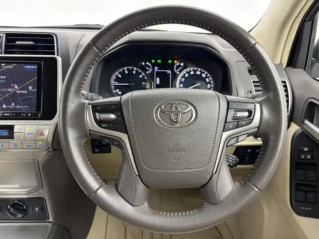 トヨタ ランドクルーザー プラド TX Lパッケージ 愛知県 2020(令2)年 4万km ホワイトパールクリスタルシャイン トヨタセーフティーセンス/・レーンキープアシスト/・衝突軽減ブレーキ/・クリアランスソナー/・横滑り防止装置/レーダークルーズコントロール/サンルーフ/ルーフレール/7人乗り/ベージュレザーシート/ALPINE９型ナビ/・フルセグTV/・Bluetooth/・CD/・DVD/・HDMI/デジタルインナーミラー/前後ドライブレコーダー/バックカメラ/ＥＴＣ　/ワイパーデアイザー　/パワーシート　/シートヒーター　/エアーシート　/アルミホイール　/スマートキー