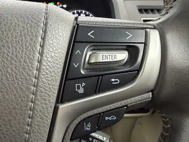 トヨタ ランドクルーザー プラド TX Lパッケージ 愛知県 2020(令2)年 4万km ホワイトパールクリスタルシャイン トヨタセーフティーセンス/・レーンキープアシスト/・衝突軽減ブレーキ/・クリアランスソナー/・横滑り防止装置/レーダークルーズコントロール/サンルーフ/ルーフレール/7人乗り/ベージュレザーシート/ALPINE９型ナビ/・フルセグTV/・Bluetooth/・CD/・DVD/・HDMI/デジタルインナーミラー/前後ドライブレコーダー/バックカメラ/ＥＴＣ　/ワイパーデアイザー　/パワーシート　/シートヒーター　/エアーシート　/アルミホイール　/スマートキー