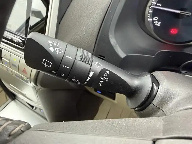 トヨタ ランドクルーザー プラド TX Lパッケージ 愛知県 2020(令2)年 4万km ホワイトパールクリスタルシャイン トヨタセーフティーセンス/・レーンキープアシスト/・衝突軽減ブレーキ/・クリアランスソナー/・横滑り防止装置/レーダークルーズコントロール/サンルーフ/ルーフレール/7人乗り/ベージュレザーシート/ALPINE９型ナビ/・フルセグTV/・Bluetooth/・CD/・DVD/・HDMI/デジタルインナーミラー/前後ドライブレコーダー/バックカメラ/ＥＴＣ　/ワイパーデアイザー　/パワーシート　/シートヒーター　/エアーシート　/アルミホイール　/スマートキー