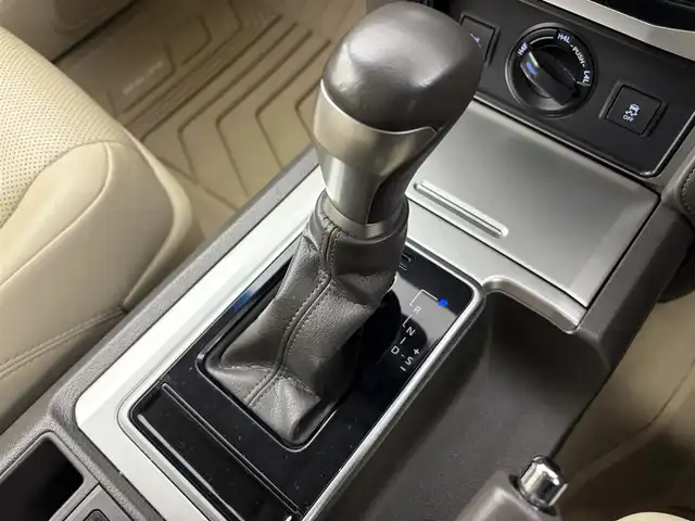 トヨタ ランドクルーザー プラド TX Lパッケージ 愛知県 2020(令2)年 4万km ホワイトパールクリスタルシャイン トヨタセーフティーセンス/・レーンキープアシスト/・衝突軽減ブレーキ/・クリアランスソナー/・横滑り防止装置/レーダークルーズコントロール/サンルーフ/ルーフレール/7人乗り/ベージュレザーシート/ALPINE９型ナビ/・フルセグTV/・Bluetooth/・CD/・DVD/・HDMI/デジタルインナーミラー/前後ドライブレコーダー/バックカメラ/ＥＴＣ　/ワイパーデアイザー　/パワーシート　/シートヒーター　/エアーシート　/アルミホイール　/スマートキー