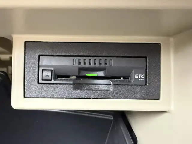 トヨタ ランドクルーザー プラド TX Lパッケージ 愛知県 2020(令2)年 4万km ホワイトパールクリスタルシャイン トヨタセーフティーセンス/・レーンキープアシスト/・衝突軽減ブレーキ/・クリアランスソナー/・横滑り防止装置/レーダークルーズコントロール/サンルーフ/ルーフレール/7人乗り/ベージュレザーシート/ALPINE９型ナビ/・フルセグTV/・Bluetooth/・CD/・DVD/・HDMI/デジタルインナーミラー/前後ドライブレコーダー/バックカメラ/ＥＴＣ　/ワイパーデアイザー　/パワーシート　/シートヒーター　/エアーシート　/アルミホイール　/スマートキー