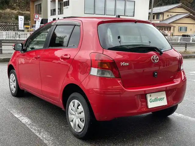 トヨタ ヴィッツ F 岐阜県 2009(平21)年 13.1万km スーパーレッドⅤ ワンオーナー/4WD/純正フロアマット/ドアバイザー/ウィンカーミラー/CD，AUX/リモコンキー/ABS/盗難防止装置システム/保証書