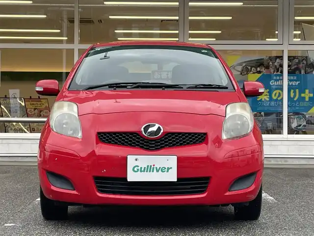 トヨタ ヴィッツ F 岐阜県 2009(平21)年 13.1万km スーパーレッドⅤ ワンオーナー/4WD/純正フロアマット/ドアバイザー/ウィンカーミラー/CD，AUX/リモコンキー/ABS/盗難防止装置システム/保証書