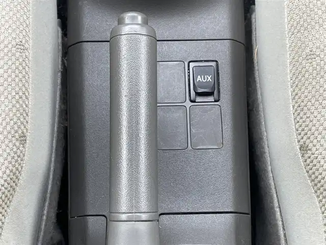 トヨタ ヴィッツ F 岐阜県 2009(平21)年 13.1万km スーパーレッドⅤ ワンオーナー/4WD/純正フロアマット/ドアバイザー/ウィンカーミラー/CD，AUX/リモコンキー/ABS/盗難防止装置システム/保証書