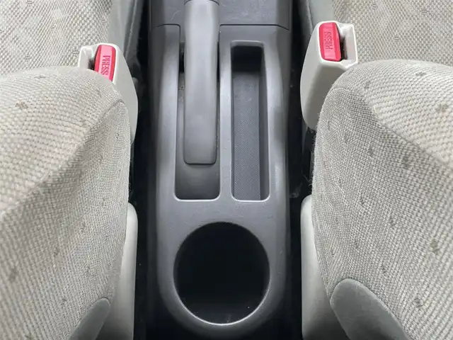 トヨタ ヴィッツ F 岐阜県 2009(平21)年 13.1万km スーパーレッドⅤ ワンオーナー/4WD/純正フロアマット/ドアバイザー/ウィンカーミラー/CD，AUX/リモコンキー/ABS/盗難防止装置システム/保証書