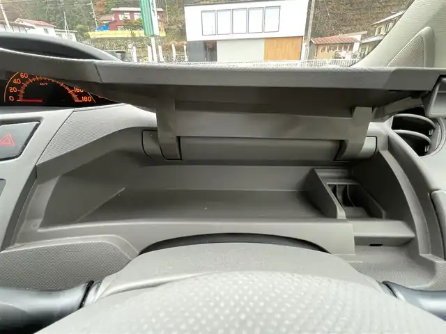 トヨタ ヴィッツ F 岐阜県 2009(平21)年 13.1万km スーパーレッドⅤ ワンオーナー/4WD/純正フロアマット/ドアバイザー/ウィンカーミラー/CD，AUX/リモコンキー/ABS/盗難防止装置システム/保証書