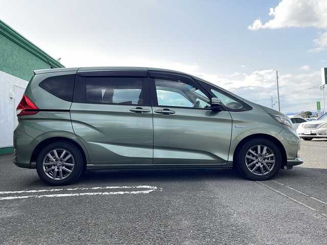 ホンダ フリード ハイブリット G ホンダセンシング 徳島県 2021(令3)年 6万km シルバーミストグリーンM ワンオーナー /無限ドアパーツ /7インチ純正SDナビ（VXM-214VFi）/フルセグTV/Bluetooth/CD/DVD再生機能/iPod/AUX/USB/衝突軽減ブレーキ /禁煙 /両側パワースライドドア /後方コーナーセンサー /クルコン追従有 /レーンキープアシスト/シートヒーター/エアシート /シートカバー付/前方純正ドライブレコーダー /純正AW15インチ/ウィンカーミラー/オートライト