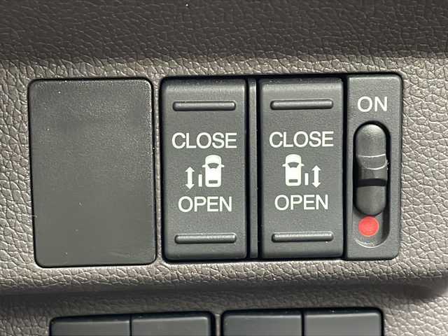 ホンダ フリード ハイブリット G ホンダセンシング 徳島県 2021(令3)年 6万km シルバーミストグリーンM ワンオーナー /無限ドアパーツ /7インチ純正SDナビ（VXM-214VFi）/フルセグTV/Bluetooth/CD/DVD再生機能/iPod/AUX/USB/衝突軽減ブレーキ /禁煙 /両側パワースライドドア /後方コーナーセンサー /クルコン追従有 /レーンキープアシスト/シートヒーター/エアシート /シートカバー付/前方純正ドライブレコーダー /純正AW15インチ/ウィンカーミラー/オートライト