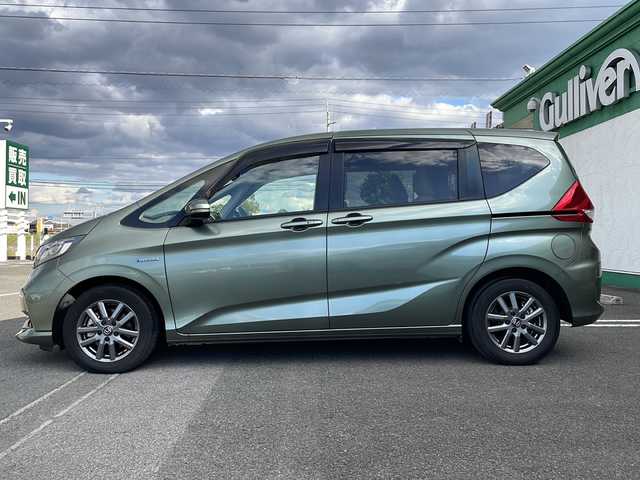 ホンダ フリード ハイブリット G ホンダセンシング 徳島県 2021(令3)年 6万km シルバーミストグリーンM ワンオーナー /無限ドアパーツ /7インチ純正SDナビ（VXM-214VFi）/フルセグTV/Bluetooth/CD/DVD再生機能/iPod/AUX/USB/衝突軽減ブレーキ /禁煙 /両側パワースライドドア /後方コーナーセンサー /クルコン追従有 /レーンキープアシスト/シートヒーター/エアシート /シートカバー付/前方純正ドライブレコーダー /純正AW15インチ/ウィンカーミラー/オートライト