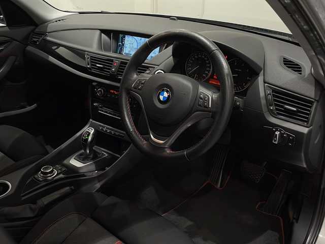 ＢＭＷ Ｘ１ xDrive 20i 新潟県 2013(平25)年 6.8万km グレイシャーシルバー アンチロックブレーキングシステム/ダイナミックスタビリティコントロール/ECOPROモード/ルームミラー内蔵ETC/バックカメラ/アイドリングストップ/プッシュスタート/４WD/USB端子/スペアキー１本
