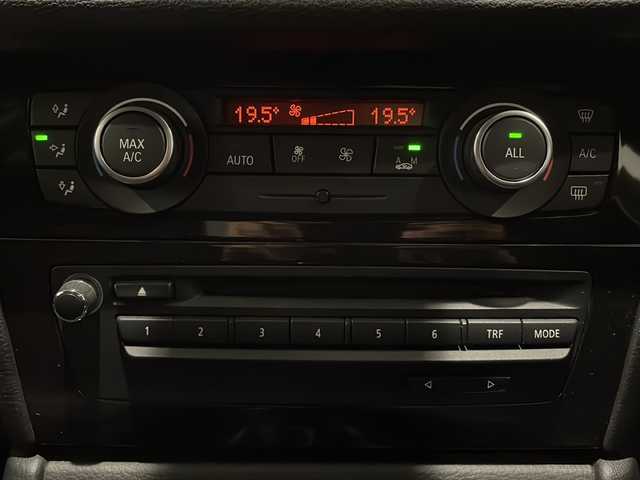 ＢＭＷ Ｘ１ xDrive 20i 新潟県 2013(平25)年 6.8万km グレイシャーシルバー アンチロックブレーキングシステム/ダイナミックスタビリティコントロール/ECOPROモード/ルームミラー内蔵ETC/バックカメラ/アイドリングストップ/プッシュスタート/４WD/USB端子/スペアキー１本