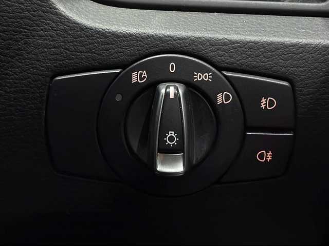 ＢＭＷ Ｘ１ xDrive 20i 新潟県 2013(平25)年 6.8万km グレイシャーシルバー アンチロックブレーキングシステム/ダイナミックスタビリティコントロール/ECOPROモード/ルームミラー内蔵ETC/バックカメラ/アイドリングストップ/プッシュスタート/４WD/USB端子/スペアキー１本
