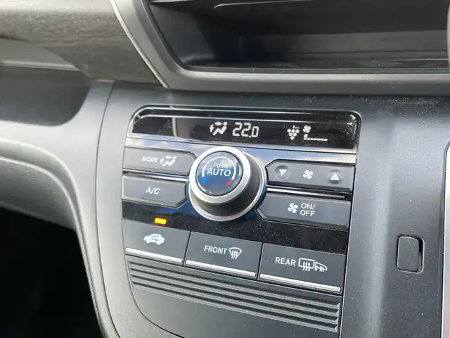 ホンダ フリード G ホンダセンシング 千葉県 2016(平28)年 2.7万km ブルーホライゾンM 純正7インチナビ/(フルセグTV/AM/FM/DVD/Bluetooth)/バックカメラ/衝突被害軽減システム/車線逸脱警報/クルーズコントロール/ハーフレザーシート/両側パワースライドドア/横滑り防止装置/ETC/アイドリングストップ/LEDヘッドライト/オートライト/ウィンカーミラー/電動格納ミラー/純正１５インチAW/シートリフター/プッシュスタート/スマートキー/フロアマット/ドアバイザー/ワンオーナー