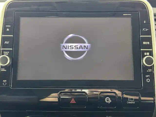 日産 セレナ ハイウェイスター Vセレクション 佐賀県 2018(平30)年 8.8万km ブリリアントホワイトパール 純正9インチナビ/フルセグTV/Bluetooth/CD/DVD/全方位カメラ/衝突被害軽減システム/自動駐車支援システム/クルーズコントロール/オートライト/オートマチックハイビーム/クリアランスソナー/LEDヘッドライト/LEDフォグライト/純正前方ドライブレコーダー/ビルトインETC/両側パワースライドドア/ハンズフリースライドドア/後席サンシェード/シートバックテーブル/純正フロアマット/純正16インチアルミホイール/スマートキー/スペアキー×1/ドアバイザー