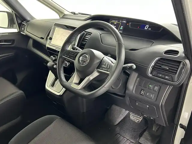 日産 セレナ ハイウェイスター Vセレクション 佐賀県 2018(平30)年 8.8万km ブリリアントホワイトパール 純正9インチナビ/フルセグTV/Bluetooth/CD/DVD/全方位カメラ/衝突被害軽減システム/自動駐車支援システム/クルーズコントロール/オートライト/オートマチックハイビーム/クリアランスソナー/LEDヘッドライト/LEDフォグライト/純正前方ドライブレコーダー/ビルトインETC/両側パワースライドドア/ハンズフリースライドドア/後席サンシェード/シートバックテーブル/純正フロアマット/純正16インチアルミホイール/スマートキー/スペアキー×1/ドアバイザー